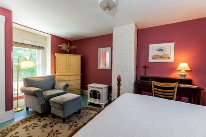Romantic Stay on a Traditional Farm near the Kennebec River, Maine - Hallowell, Maine - glamping.directory
