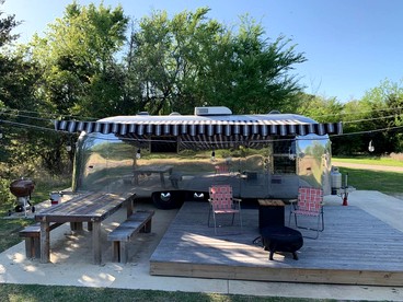 Restored Beautiful Airstream Fully Equipped with Incredible Outdoor Living in Texas - Bristol, Texas - glamping.directory