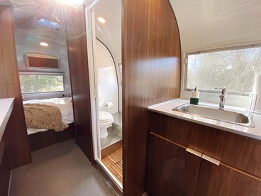 Restored Beautiful Airstream Fully Equipped with Incredible Outdoor Living in Texas - Bristol, Texas - glamping.directory