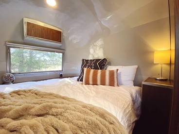 Restored Beautiful Airstream Fully Equipped with Incredible Outdoor Living in Texas - Bristol, Texas - glamping.directory