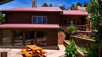 Large, Pet Friendly Cabin for Big Groups near Angel's Landing in Southern, Utah - Cedar City, Utah - glamping.directory