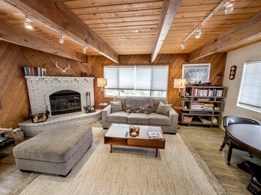 Cabin with Hot Tub & Forest Pine Retreat Cozy Getaway in Big Bear, California - Big Bear, California - glamping.directory
