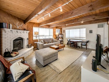 Cabin with Hot Tub & Forest Pine Retreat Cozy Getaway in Big Bear, California - Big Bear, California - glamping.directory