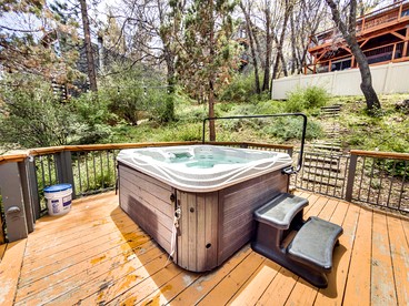 Cabin with Hot Tub & Forest Pine Retreat Cozy Getaway in Big Bear, California - Big Bear, California - glamping.directory