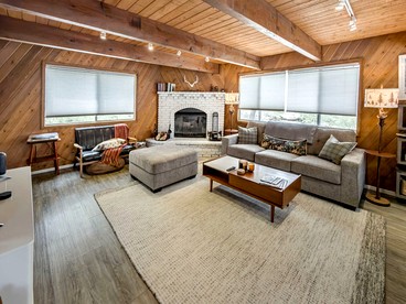 Cabin with Hot Tub & Forest Pine Retreat Cozy Getaway in Big Bear, California - Big Bear, California - glamping.directory