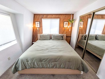 Cabin with Hot Tub & Forest Pine Retreat Cozy Getaway in Big Bear, California - Big Bear, California - glamping.directory