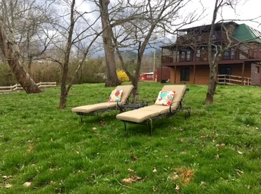Cozily Furnished Getaway with Wi-Fi along the Little River in Townsend, Tennessee - glamping.directory