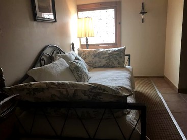 Cozily Furnished Getaway with Wi-Fi along the Little River in Townsend, Tennessee - Townsend, Tennessee - glamping.directory