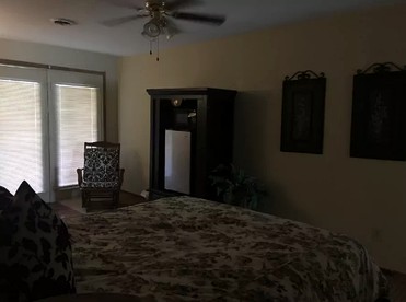Cozily Furnished Getaway with Wi-Fi along the Little River in Townsend, Tennessee - Townsend, Tennessee - glamping.directory