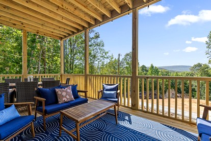 Big Elegant Cabin with Jacuzzi and Equipped Deck in Georgia - Fairview, Georgia - glamping.directory