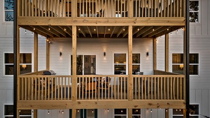 Big Elegant Cabin with Jacuzzi and Equipped Deck in Georgia - Fairview, Georgia - glamping.directory