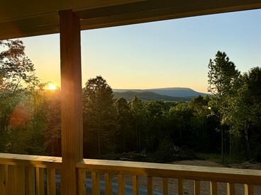 Big Elegant Cabin with Jacuzzi and Equipped Deck in Georgia - Fairview, Georgia - glamping.directory