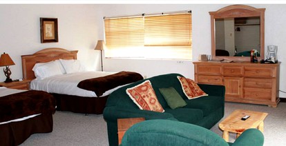 Deluxe Suite for Six with a Shared Hot Tub near the Greer Lakes, Arizona - Greer, Arizona - glamping.directory