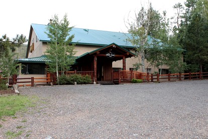 Deluxe Suite for Six with a Shared Hot Tub near the Greer Lakes, Arizona - Greer, Arizona - glamping.directory