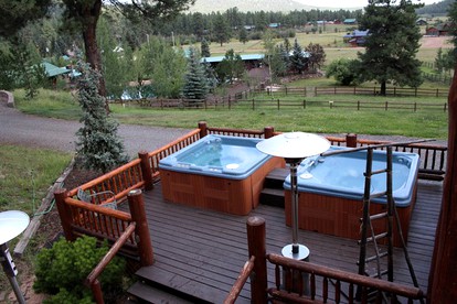 Deluxe Suite for Six with a Shared Hot Tub near the Greer Lakes, Arizona - Greer, Arizona - glamping.directory