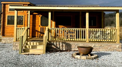 Beautiful New Cabin near the North Toe River for a Peaceful Getaway in North Carolina - Newland, North Carolina - glamping.directory