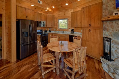 Gatlinburg Vacation Rental with Stunning Mountain Views for Group Glamping Vacations in Tennessee - Gatlinburg, Tennessee - glamping.directory