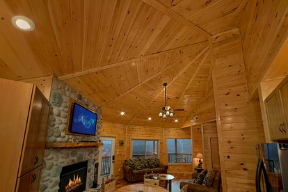 Gatlinburg Vacation Rental with Stunning Mountain Views for Group Glamping Vacations in Tennessee - Gatlinburg, Tennessee - glamping.directory