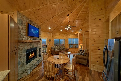 Gatlinburg Vacation Rental with Stunning Mountain Views for Group Glamping Vacations in Tennessee - Gatlinburg, Tennessee - glamping.directory
