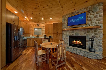 Gatlinburg Vacation Rental with Stunning Mountain Views for Group Glamping Vacations in Tennessee - Gatlinburg, Tennessee - glamping.directory