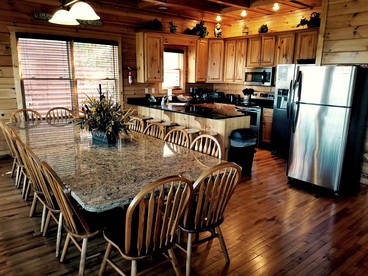 Wonderful Great Smoky Mountains Cabin for a Family Vacation in Tennessee - Sevierville, Tennessee - glamping.directory