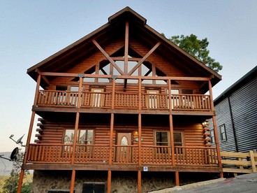Wonderful Great Smoky Mountains Cabin for a Family Vacation in Tennessee - Sevierville, Tennessee - glamping.directory