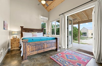 Cozy Hill Country Cottage Rental for Romantic Weekend Getaways from Austin - Dripping Springs, Texas - glamping.directory
