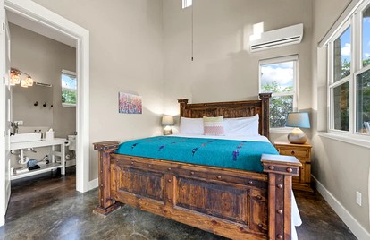 Cozy Hill Country Cottage Rental for Romantic Weekend Getaways from Austin - Dripping Springs, Texas - glamping.directory