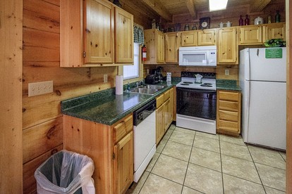 Fantastic Wooden Secluded Cabin with Fireplace in Pigeon Forge, Tennessee - Pigeon Forge, Tennessee - glamping.directory