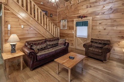Fantastic Wooden Secluded Cabin with Fireplace in Pigeon Forge, Tennessee - Pigeon Forge, Tennessee - glamping.directory