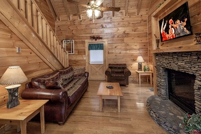 Fantastic Wooden Secluded Cabin with Fireplace in Pigeon Forge, Tennessee - Pigeon Forge, Tennessee - glamping.directory