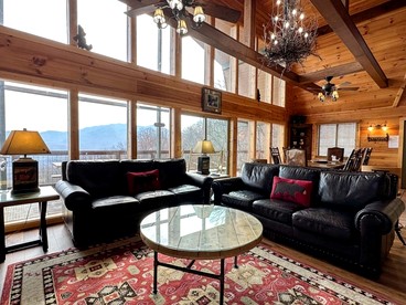 Mountain Cabin with Various Decks and Majestic Views in Sevierville, Tennessee - Gatlinburg, Tennessee - glamping.directory