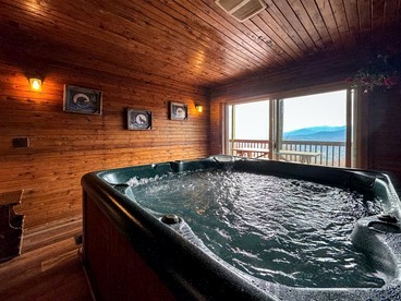 Mountain Cabin with Various Decks and Majestic Views in Sevierville, Tennessee - Gatlinburg, Tennessee - glamping.directory
