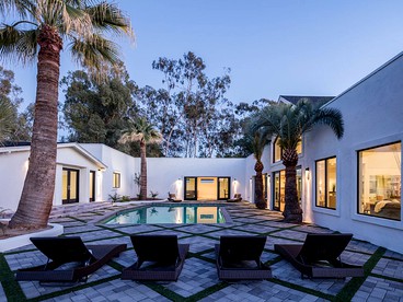 Luxury Villa Rental with Private Pool and Camelback Mountain Views in Phoenix - Phoenix, Arizona - glamping.directory