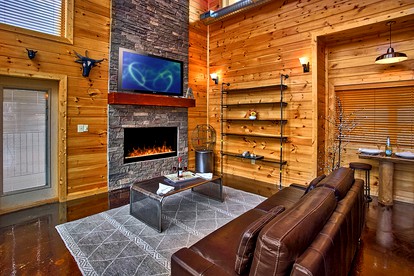 Superb Smoky Mountains Cabin with a Private Indoor Pool - Gatlinburg, Tennessee - glamping.directory