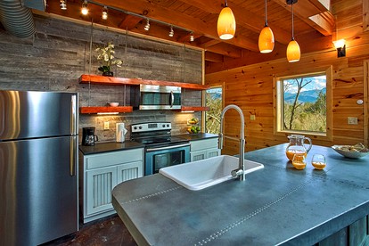 Superb Smoky Mountains Cabin with a Private Indoor Pool - Gatlinburg, Tennessee - glamping.directory