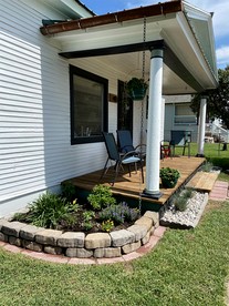 Charming Downtown Cottage with Porch & Backyard Retreat near Beaverhead River in Dillon, Montana - Dillon, Montana - glamping.directory