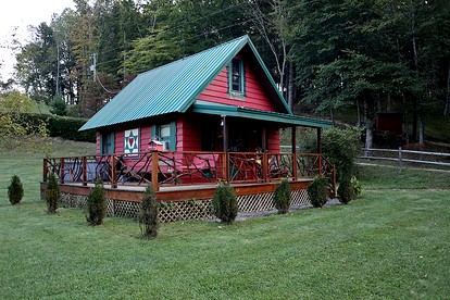 Romantic Tiny House Rental for Couples near Boone, North Carolina - glamping.directory