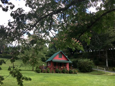 Romantic Tiny House Rental for Couples near Boone, North Carolina - Sugar Grove, North Carolina - glamping.directory