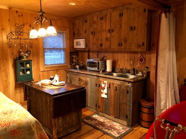 Romantic Tiny House Rental for Couples near Boone, North Carolina - Sugar Grove, North Carolina - glamping.directory
