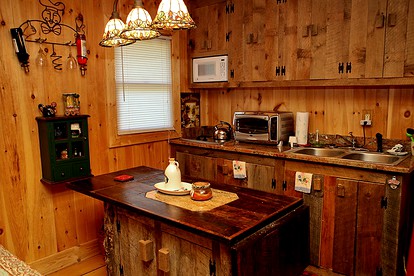 Romantic Tiny House Rental for Couples near Boone, North Carolina - Sugar Grove, North Carolina - glamping.directory