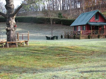 Romantic Tiny House Rental for Couples near Boone, North Carolina - Sugar Grove, North Carolina - glamping.directory