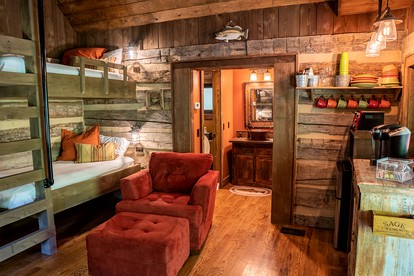 Spacious Family Cabin Rental in Monroe County, West Virginia - Peterstown, West Virginia - glamping.directory