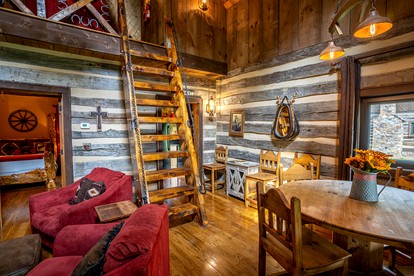 Spacious Family Cabin Rental in Monroe County, West Virginia - Peterstown, West Virginia - glamping.directory
