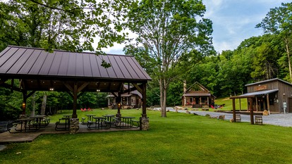 Spacious Family Cabin Rental in Monroe County, West Virginia - Peterstown, West Virginia - glamping.directory