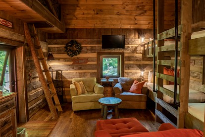 Spacious Family Cabin Rental in Monroe County, West Virginia - Peterstown, West Virginia - glamping.directory