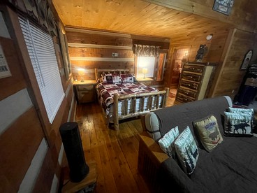 Enchanting Log Cabin in the Woods just Outside of Gatlinburg, Tennessee - Sevierville, Tennessee - glamping.directory