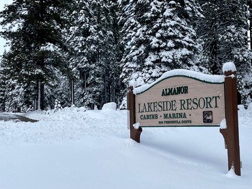 Gorgeous Secluded Cabin with Amazing Views in Lake Almanor, California - Lake Almanor, California - glamping.directory