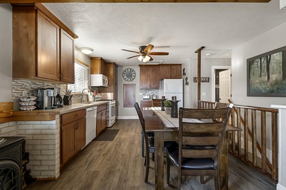 Gorgeous Secluded Cabin with Amazing Views in Lake Almanor, California - Lake Almanor, California - glamping.directory