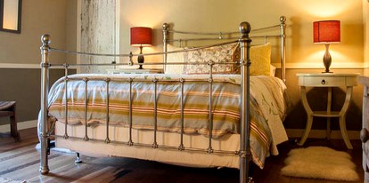 Luxury Family Cottage Rental with Breathtaking Mountain Views in Boonville near Mendocino, California - Boonville, California - glamping.directory